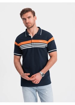 Dopasowana koszulka męska polo z dwukolorowymi pasami – granatowa V1 OM-POSS-0127 ze sklepu ombre w kategorii T-shirty męskie - zdjęcie 176299741