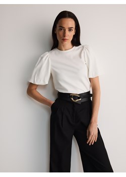 Reserved - Bluzka z bufiastymi rękawami - złamana biel ze sklepu Reserved w kategorii Bluzki damskie - zdjęcie 176369302