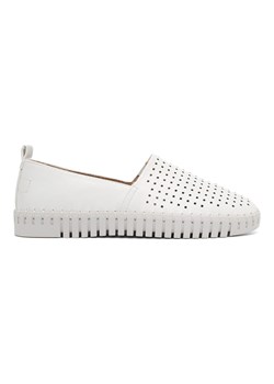 Półbuty Go Soft WENDY WSS20692-01 ze sklepu ccc.eu w kategorii Półbuty damskie - zdjęcie 176372832