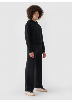 Damskie spodnie dresowe Outhorn OTHWAW24TTROF1076 - szare ze sklepu Sportstylestory.com w kategorii Spodnie damskie - zdjęcie 176421490