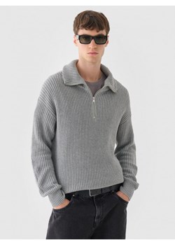 Męski sweter Outhorn OTHWAW24TSWEM101 - szary ze sklepu Sportstylestory.com w kategorii Swetry męskie - zdjęcie 176421762