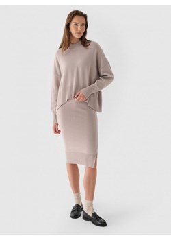 Damski sweter wełniany Outhorn OTHWAW24TSWEF128 - beżowy ze sklepu Sportstylestory.com w kategorii Swetry damskie - zdjęcie 176421783
