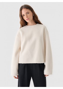 Damski polar sherpa nierozpinany Outhorn OTHWAW24TSWSF1882 - biały ze sklepu Sportstylestory.com w kategorii Bluzy damskie - zdjęcie 176421980
