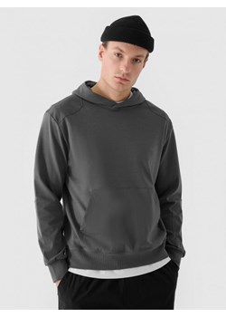 Męska bluza dresowa nierozpinana z kapturem Outhorn OTHWAW24TSWSM1917 - szara ze sklepu Sportstylestory.com w kategorii Bluzy męskie - zdjęcie 176422801
