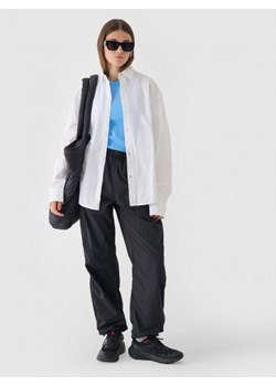 Damskie spodnie casual tkaninowe Outhorn OTHWAW24TTROF1222 - czarne ze sklepu Sportstylestory.com w kategorii Spodnie damskie - zdjęcie 176423121