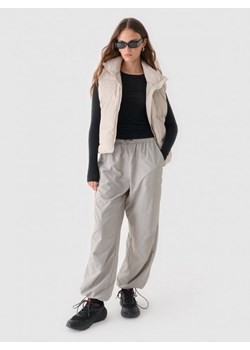 Damskie spodnie casual tkaninowe Outhorn OTHWAW24TTROF1222 - szare ze sklepu Sportstylestory.com w kategorii Spodnie damskie - zdjęcie 176423130