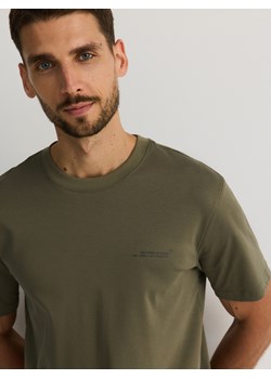 Reserved - T-shirt regular z bawełny pima - oliwkowy ze sklepu Reserved w kategorii T-shirty męskie - zdjęcie 176436603
