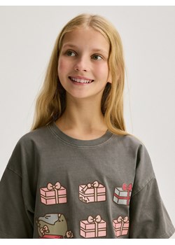 Reserved - Świąteczny t-shirt Pusheen - ciemnoszary ze sklepu Reserved w kategorii Bluzki dziewczęce - zdjęcie 176439420