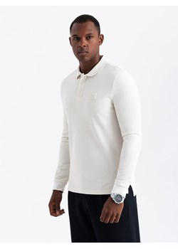 Strukturalny longsleeve męski polo z naszywką – biały V2 OM-POLS-0131 ze sklepu ombre w kategorii T-shirty męskie - zdjęcie 176444404