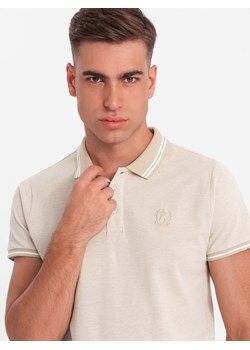 Melanżowa koszulka męska polo z kołnierzykiem w paski – piaskowa V4 OM-POSS-0109 ze sklepu ombre w kategorii T-shirty męskie - zdjęcie 176444753