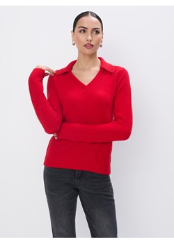 Mohito - Czerwony sweter z dekoltem V - czerwony ze sklepu Mohito w kategorii Swetry damskie - zdjęcie 176477334