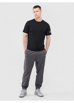 Męski t-shirt basic Outhorn OTHWAW24TTSHM2438 - czarny ze sklepu Sportstylestory.com w kategorii T-shirty męskie - zdjęcie 176554921