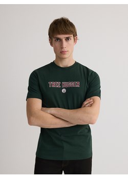 Reserved - T-shirt regular ze świątecznym nadrukiem - ciemnozielony ze sklepu Reserved w kategorii T-shirty męskie - zdjęcie 176565922