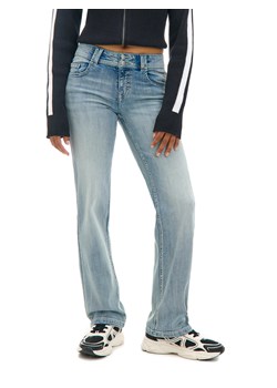 Cropp - Jasne jeansy straight - niebieski ze sklepu Cropp w kategorii Jeansy damskie - zdjęcie 176578073