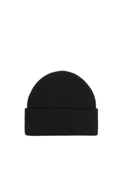 Cropp - Czarna czapka beanie z naszywką - czarny ze sklepu Cropp w kategorii Czapki zimowe męskie - zdjęcie 176579431