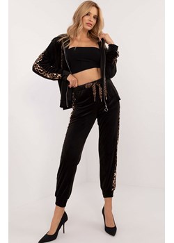 Welurowy dres damski czarny DHJ-KMPL-9137.25, Kolor czarny, Rozmiar uniwersalny, ITALY MODA ze sklepu Primodo w kategorii Dresy damskie - zdjęcie 176582854