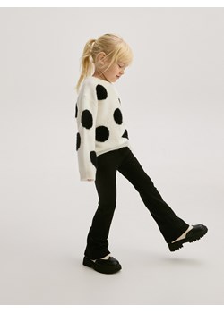 Reserved - Spodnie flare z kieszeniami cargo - czarny ze sklepu Reserved w kategorii Spodnie dziewczęce - zdjęcie 176596460