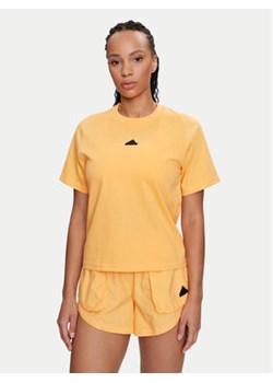 adidas T-Shirt Z.N.E. IS3932 Żółty Regular Fit ze sklepu MODIVO w kategorii Bluzki damskie - zdjęcie 176638490