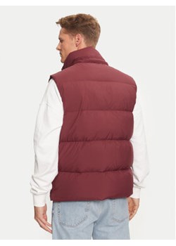 Tommy Jeans Kamizelka Essential DM0DM20465 Czerwony Regular Fit ze sklepu MODIVO w kategorii Kamizelki męskie - zdjęcie 176704094