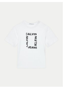 Calvin Klein Jeans T-Shirt Maxi Hero IB0IB02159 Biały Regular Fit ze sklepu MODIVO w kategorii Bluzki dziewczęce - zdjęcie 176737412