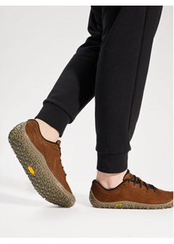 Merrell Sneakersy Vapor Glove 6 Ltr J067863 Brązowy ze sklepu MODIVO w kategorii Półbuty męskie - zdjęcie 176745262