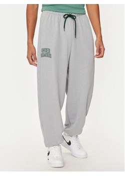 Under Armour Spodnie dresowe UA Icon 1386551 Szary Loose Fit ze sklepu MODIVO w kategorii Spodnie męskie - zdjęcie 176794521