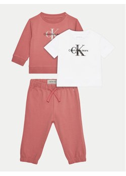 Calvin Klein Jeans Komplet dziecięcy Monogram Starter IN0IN00011 Różowy Regular Fit ze sklepu MODIVO w kategorii Komplety niemowlęce - zdjęcie 176911103