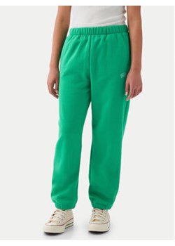 Gap Spodnie dresowe 870901-05 Zielony Relaxed Fit ze sklepu MODIVO w kategorii Spodnie chłopięce - zdjęcie 176927662