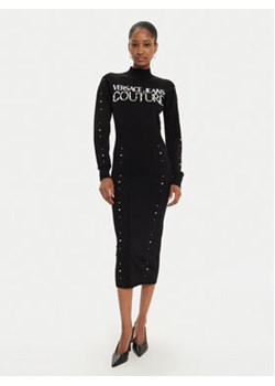 Versace Jeans Couture Sukienka dzianinowa 77HAOM11 Czarny Slim Fit ze sklepu MODIVO w kategorii Sukienki - zdjęcie 176935893