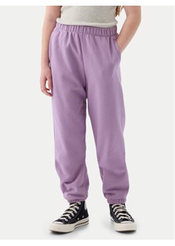 Gap Spodnie dresowe 870901-07 Fioletowy Relaxed Fit ze sklepu MODIVO w kategorii Spodnie dziewczęce - zdjęcie 176948200