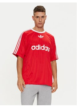 adidas T-Shirt adicolor IM9458 Czerwony Loose Fit ze sklepu MODIVO w kategorii T-shirty męskie - zdjęcie 176949980