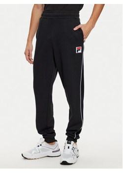 Fila Spodnie dresowe Lincoln FAM0663 Czarny Regular Fit ze sklepu MODIVO w kategorii Spodnie męskie - zdjęcie 176998414