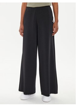 Guess Spodnie dresowe V4YB07 KCAY2 Czarny Relaxed Fit ze sklepu MODIVO w kategorii Spodnie damskie - zdjęcie 177023694