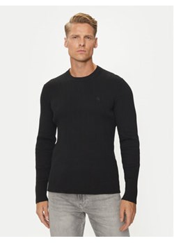 Calvin Klein Jeans Sweter J30J326265 Czarny Slim Fit ze sklepu MODIVO w kategorii Swetry męskie - zdjęcie 177050653