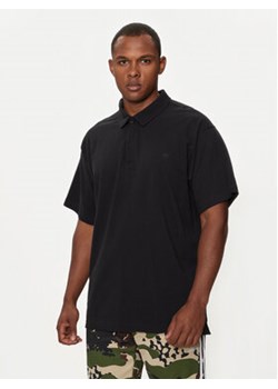 adidas Polo Premium Essentials HR8677 Czarny Loose Fit ze sklepu MODIVO w kategorii T-shirty męskie - zdjęcie 177159730