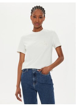 Calvin Klein Jeans T-Shirt Satin Applique J20J223925 Écru Regular Fit ze sklepu MODIVO w kategorii Bluzki damskie - zdjęcie 177174253