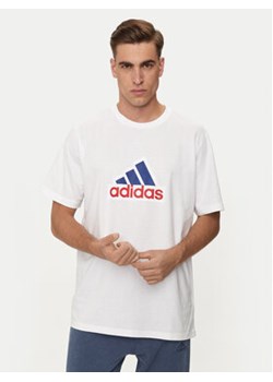 adidas T-Shirt Future Icons Badge of Sport IS3234 Biały Loose Fit ze sklepu MODIVO w kategorii T-shirty męskie - zdjęcie 177334821