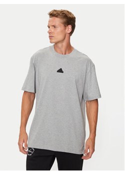 adidas T-Shirt Brand Love IW3541 Szary Loose Fit ze sklepu MODIVO w kategorii T-shirty męskie - zdjęcie 177365932