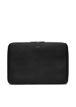 Etui na laptopa Calvin Klein Ck Sleek Folio K50K513035 Czarny ze sklepu eobuwie.pl w kategorii Torby na laptopa - zdjęcie 177392482