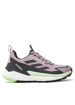 Sneakersy adidas Terrex Free Hiker 2.0 Low GORE-TEX Hiking IE5102 Fioletowy ze sklepu eobuwie.pl w kategorii Buty trekkingowe damskie - zdjęcie 177408551