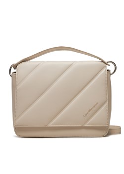 Torebka Calvin Klein Jeans Quilted Boxy Flap Crossbody24 K60K612243 Écru ze sklepu eobuwie.pl w kategorii Listonoszki - zdjęcie 177416294