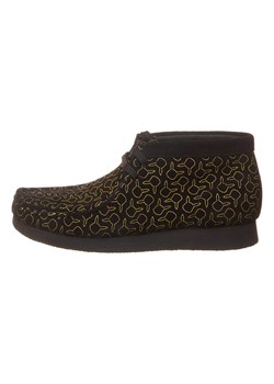 Clarks Skórzane trzewiki &quot;Wallabee Go&quot; w kolorze czarnym ze sklepu Limango Polska w kategorii Buty zimowe dziecięce - zdjęcie 177476850