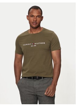 Tommy Hilfiger T-Shirt Logo MW0MW11797 Khaki Regular Fit ze sklepu MODIVO w kategorii T-shirty męskie - zdjęcie 177516154