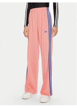 adidas Spodnie dresowe adicolor Classic Firebird JP2312 Różowy Loose Fit ze sklepu MODIVO w kategorii Spodnie damskie - zdjęcie 177538970