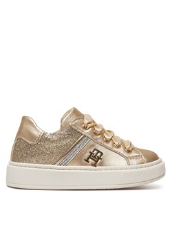 Sneakersy Tommy Hilfiger Sneaker Bassa Allacciata T1A9-33932-0829 S Złoty ze sklepu eobuwie.pl w kategorii Buty sportowe dziecięce - zdjęcie 177560484