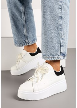Biało-Czarne Sneakersy na Grubej Podeszwie Ozdobione Perełkami na Sznurówkach Sellira ze sklepu born2be.pl w kategorii Buty sportowe damskie - zdjęcie 177572112