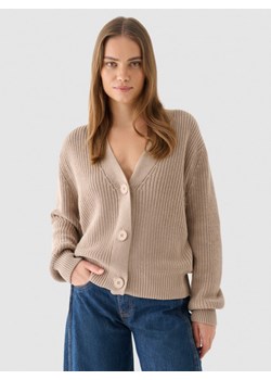 Damski sweter kardigan Outhorn OTHWAW24TSWEF132 - brązowy ze sklepu Sportstylestory.com w kategorii Swetry damskie - zdjęcie 177575650