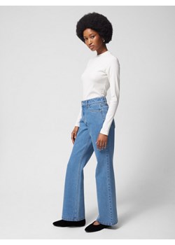 Damskie jeansy Outhorn OTHWSS24TTROF726 - niebieskie ze sklepu Sportstylestory.com w kategorii Jeansy damskie - zdjęcie 177576421