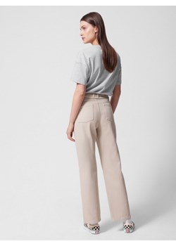 Damskie jeansy straight Outhorn  OTHWSS24TTROF723 - beżowe ze sklepu Sportstylestory.com w kategorii Jeansy damskie - zdjęcie 177576450