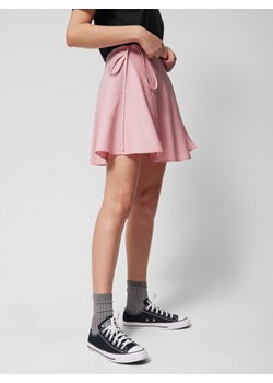 Damska spódnica mini Outhorn OTHWSS24TSKIF038 - różowa ze sklepu Sportstylestory.com w kategorii Spódnice - zdjęcie 177576673